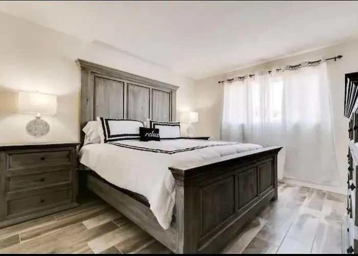 Modern In Old Litchfield Villa *