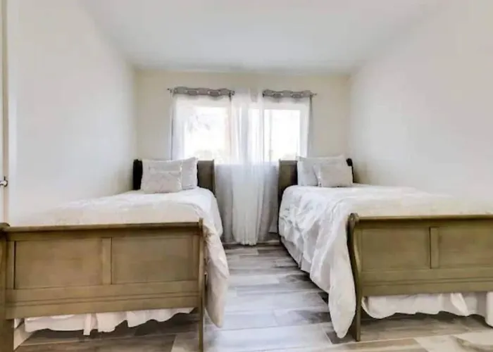 Modern In Old Litchfield *