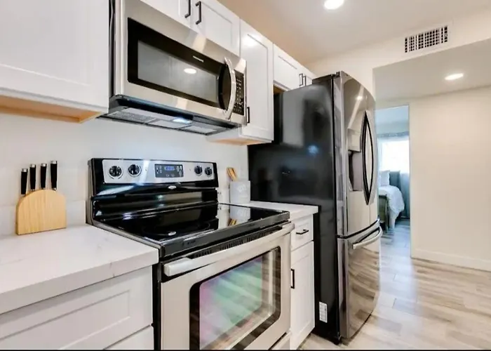 Villa Modern In Old Litchfield *