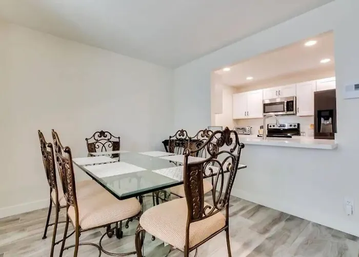 Modern In Old Litchfield Villa *