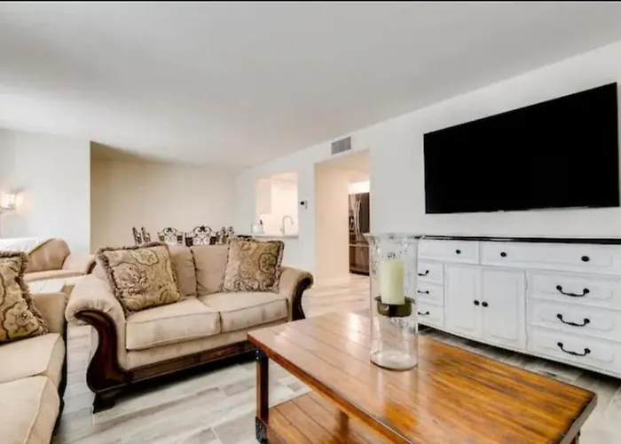 Modern In Old Litchfield Villa